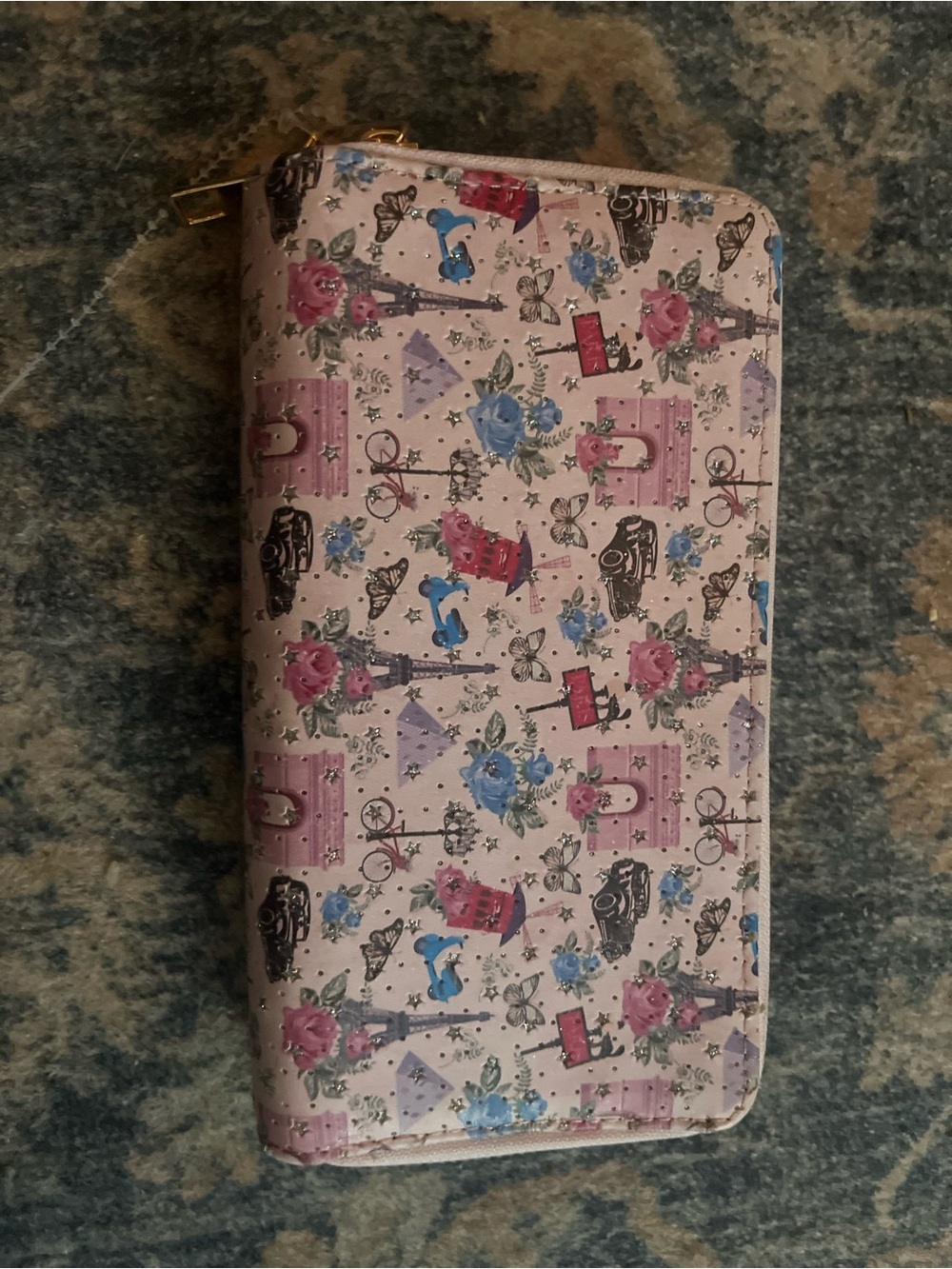 Pink wallet Paris print